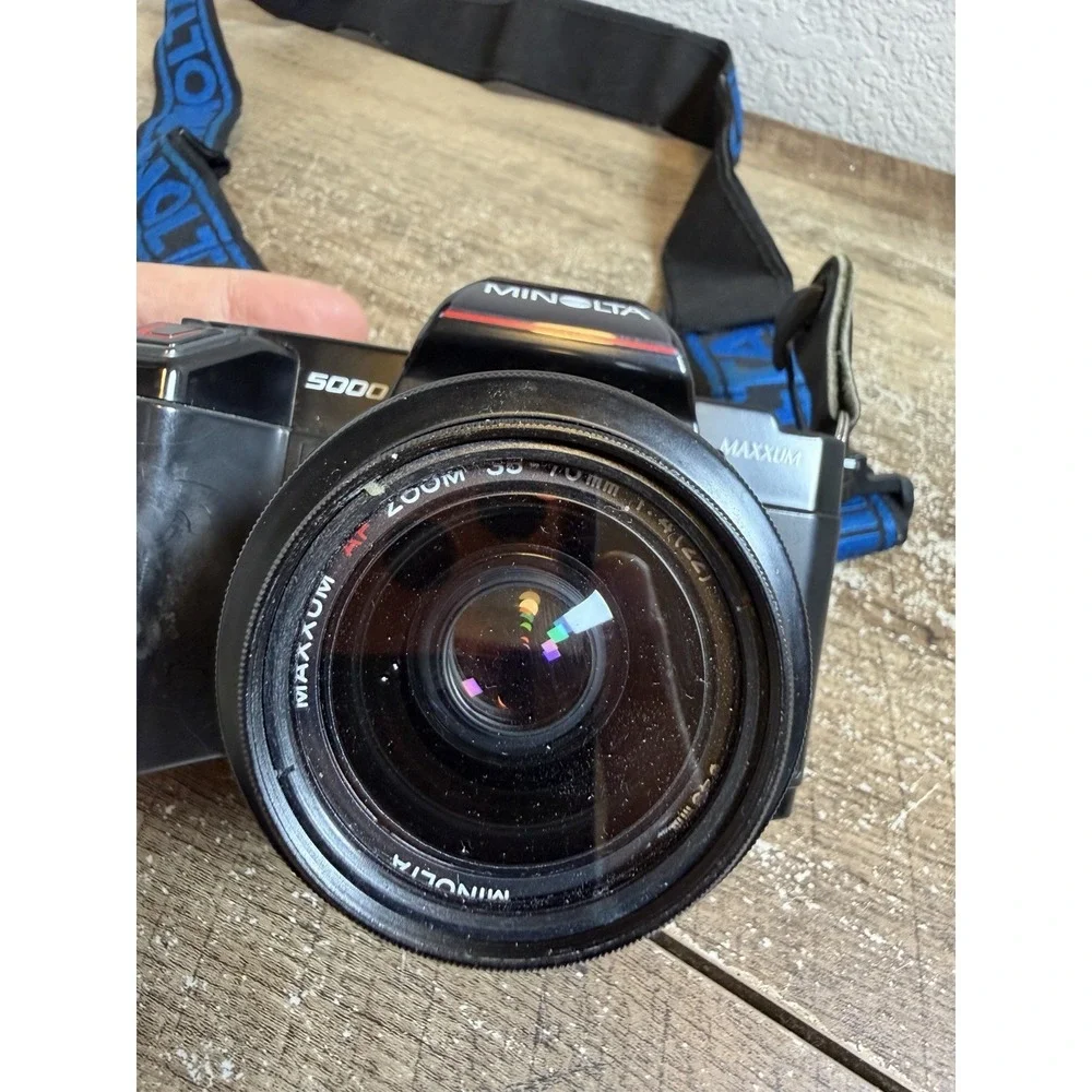 Minolta Maxxum 5000 AF 35mm Film Camera 35-70mm f/4 Zoom Lens Vintage